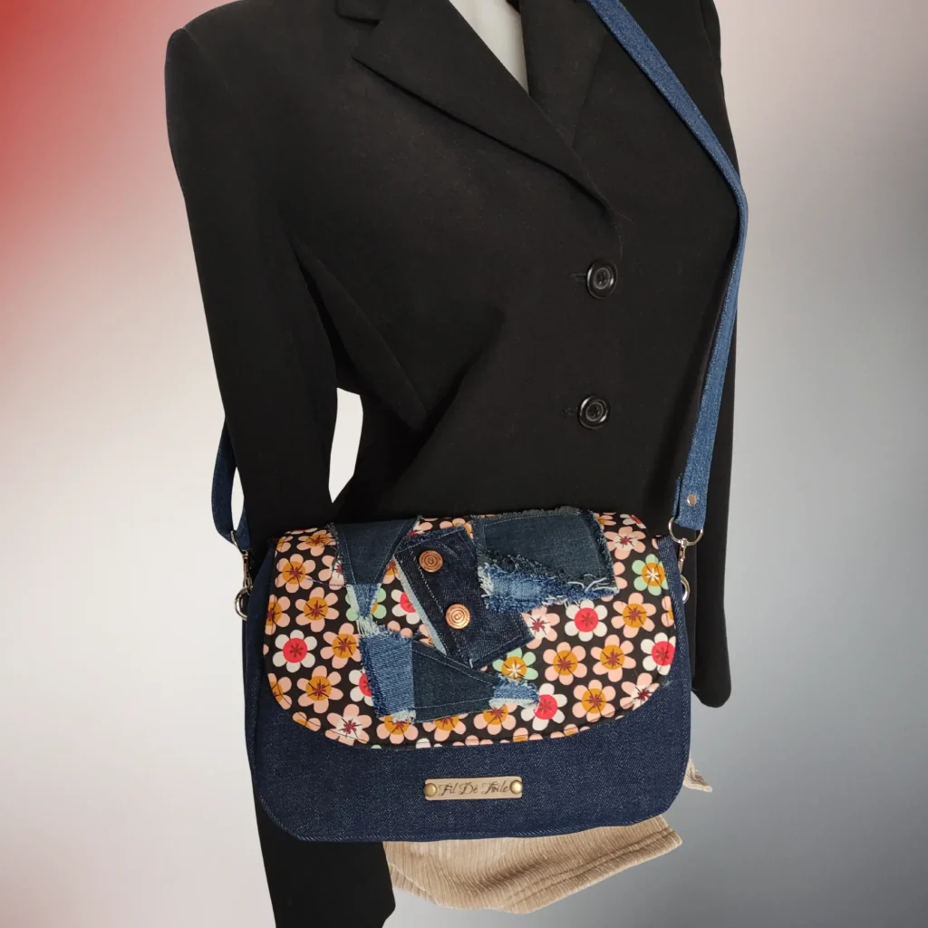 Sac besace Sirius porté, jeans recyclé, coton fleuri, Fil Dé Toile