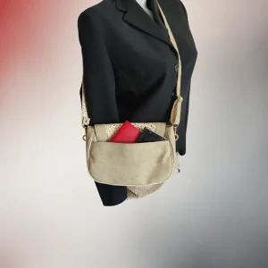 Poche dos besace Sirius contenant portefeuille et téléphone, sac artisanal Fil Dé Toile.